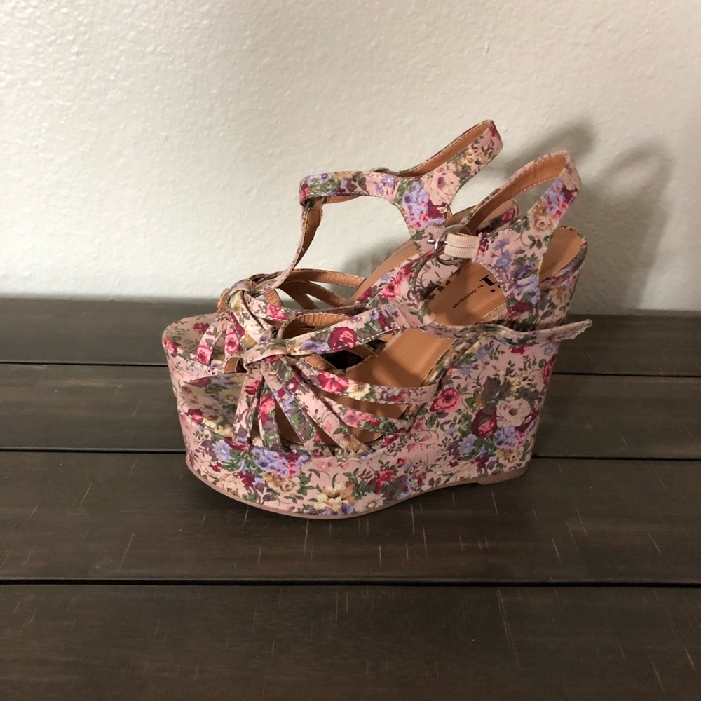 Floral Wedges